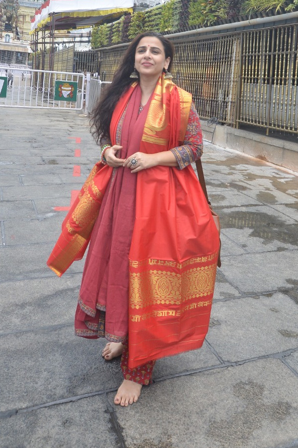 Actress Divi And Bollywood Actress Vidya Balan Visits Tirumala Temple Photos15