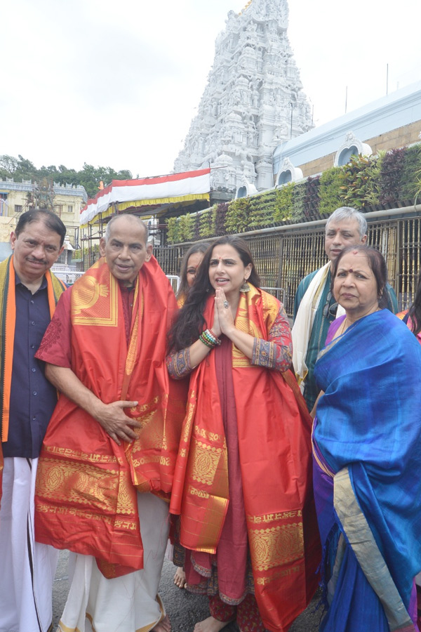 Actress Divi And Bollywood Actress Vidya Balan Visits Tirumala Temple Photos16