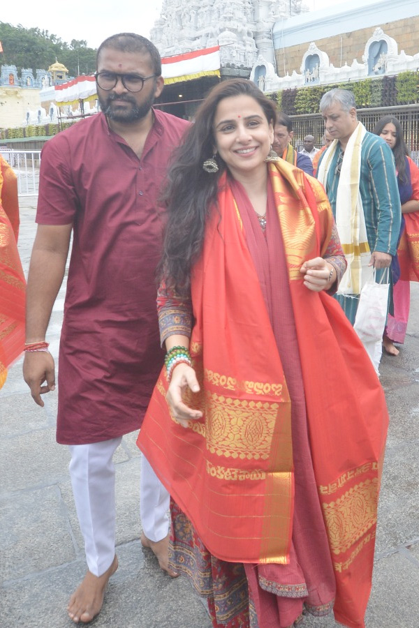 Actress Divi And Bollywood Actress Vidya Balan Visits Tirumala Temple Photos17
