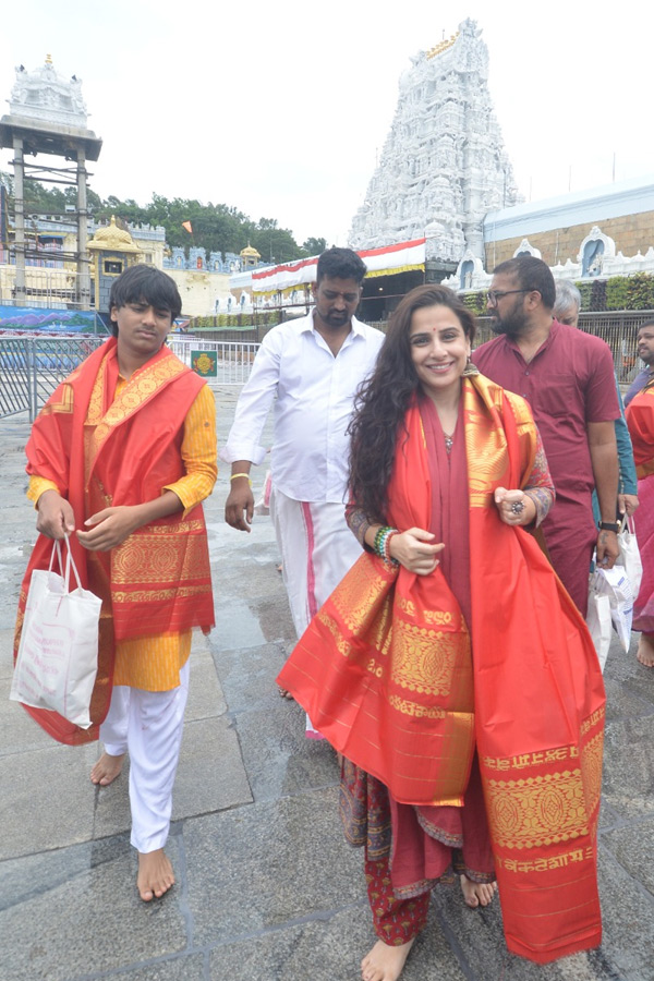 Actress Divi And Bollywood Actress Vidya Balan Visits Tirumala Temple Photos18