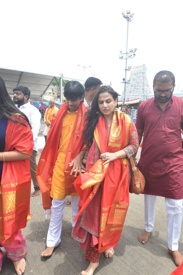 Actress Divi And Bollywood Actress Vidya Balan Visits Tirumala Temple Photos20