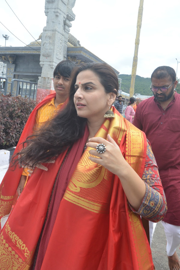 Actress Divi And Bollywood Actress Vidya Balan Visits Tirumala Temple Photos21