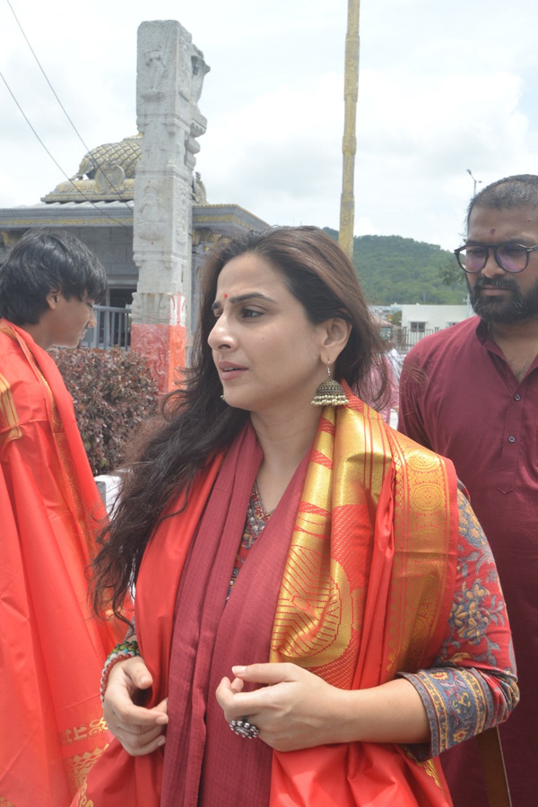 Actress Divi And Bollywood Actress Vidya Balan Visits Tirumala Temple Photos22