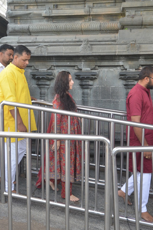 Actress Divi And Bollywood Actress Vidya Balan Visits Tirumala Temple Photos10