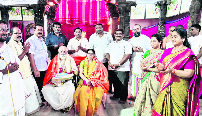 సంస్కృత పండితుడికి సన్మానం1
