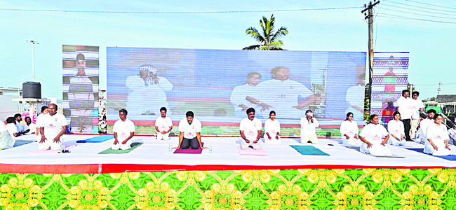 జీవితంలో యోగా భాగం కావాలి 1