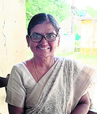 మోకాలి లోతు నీటిలో వెళ్లాలి
3