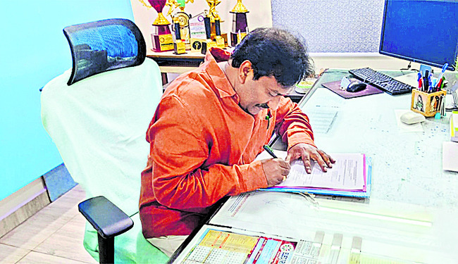 జడ్జి జయసూర్యను కలిసిన అసోసియేషన్ నేతలు
3