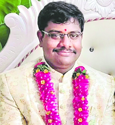 లారీ ఢీకొని సచివాలయ ఉద్యోగి మృతి1