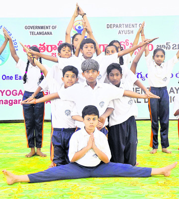 యోగా జీవితంలో భాగం కావాలి2