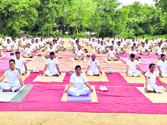 యోగా జీవితంలో భాగం కావాలి3