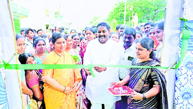 చట్టాలపై అవగాహన  కలిగి ఉండాలి1