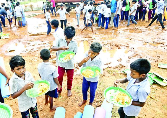 తిండి లేదు.. నిద్ర లేదు 1