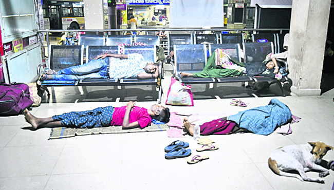 ప్రయాణికుల ప్రయాస
1