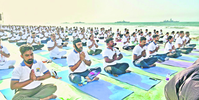 రికార్డు యోగా1