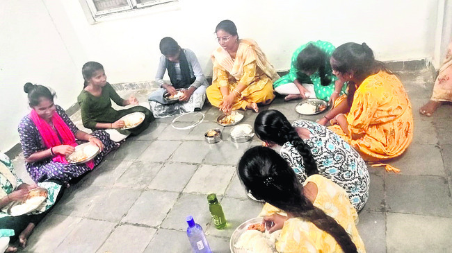 అర్చకుల సమస్యలు తెలుసుకునేందుకే గుడిబాట
1
