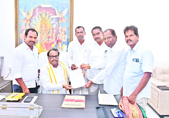 మాదిగలు విద్యతోపాటు ఆర్థికంగా ఎదగాలి 1