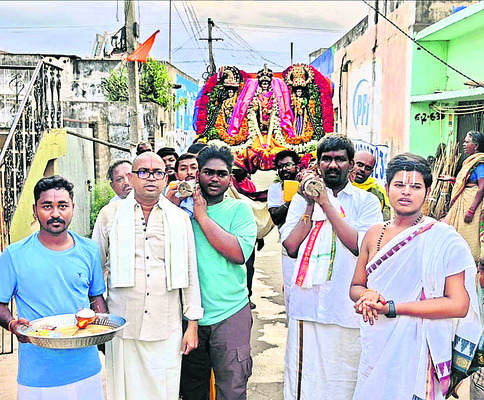 తిరుచ్చి వాహనంపై శ్రీనివాసుడు 2