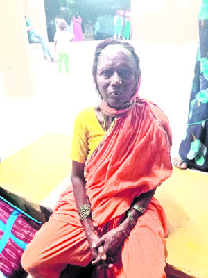 రోడ్డు ప్రమాదంలో ముగ్గురికి గాయాలు2