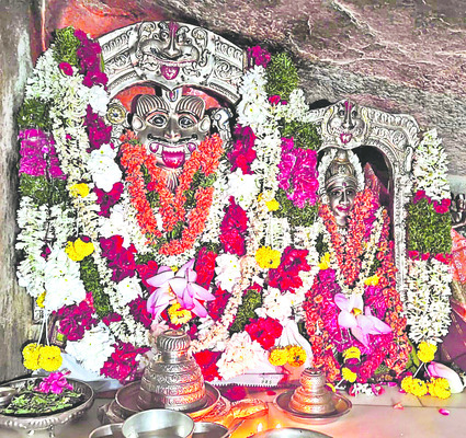 మల్లన్న క్షేత్రంలో భక్తుల సందడి 3