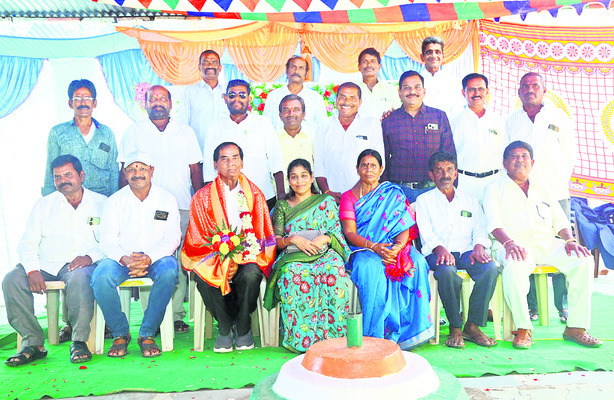 ఐదు దశాబ్దాల తర్వాత ఆత్మీయ కలయిక1