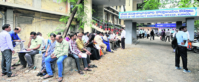 కౌన్సెలింగ్ ఆలస్యం.. అస్తవ్యస్తం1
