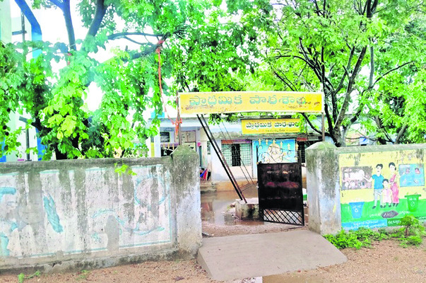 పేదలకు ఉచిత విద్య, వైద్యం అందించాలి2