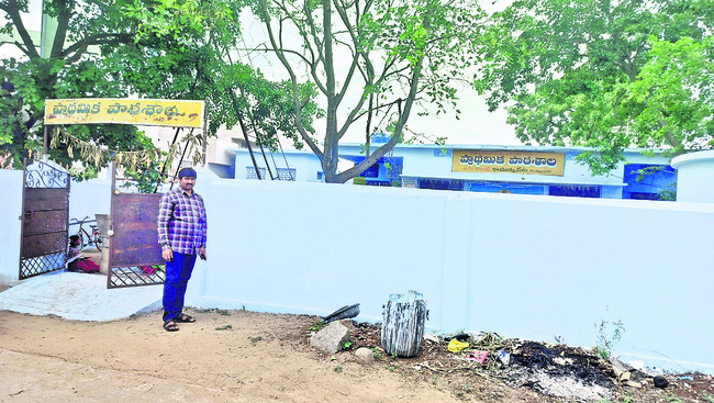 పేదలకు ఉచిత విద్య, వైద్యం అందించాలి1