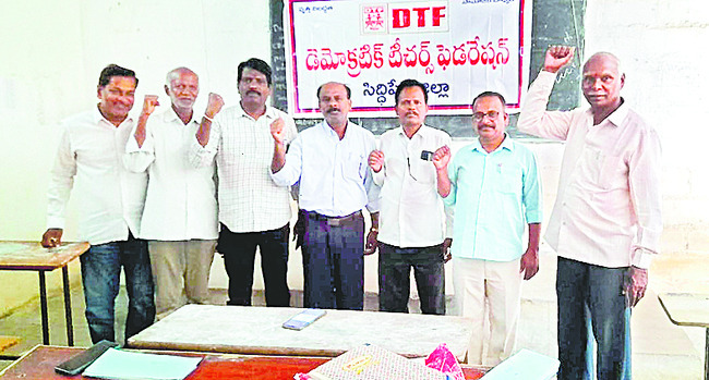 ఉపాధ్యాయుల సమస్యలు పరిష్కరించాలి
1