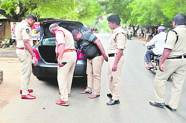 బాబు మోసాలపై యువత పోరు
4