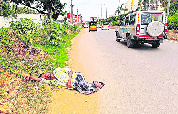 ● ఆధ్యాత్మిక క్షేత్రంలో మళ్లీ పడగవిప్పిన లిక్కర్ మాఫియ3