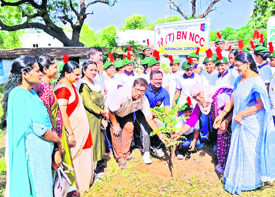 ఉపాధ్యాయుల సర్దుబాటు నిబంధనలు సడలించాలి1