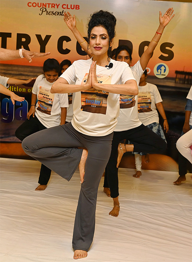 International yoga trainer Simran creates buzz at yoga festivals8