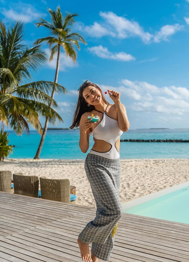 Kajal enjoys birthday vacation with family (Photos)12