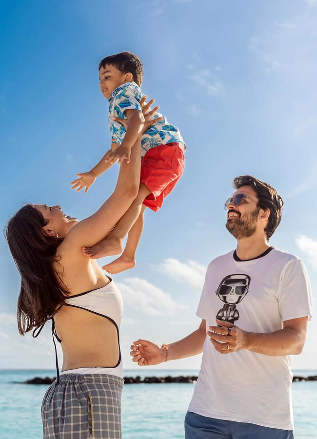 Kajal enjoys birthday vacation with family (Photos)10