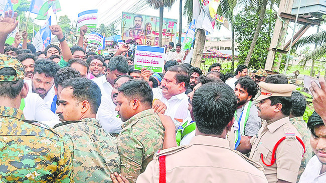 హోరెత్తిన పోరు1