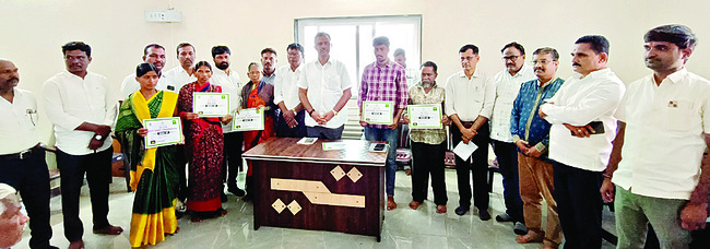 రైతుల ఆత్మహత్యలను నివారించాలి 1