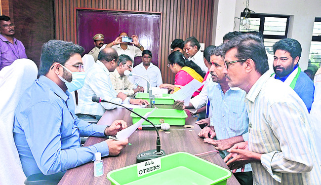 రాష్ట్రంలో డైవర్షన్ రాజకీయాలు 7