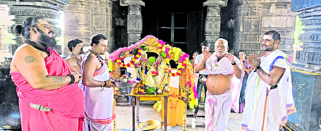 రుద్రేశ్వరుడికి ప్రత్యేక పూజలు2