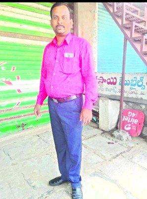 చెట్టును ఢీకొన్న మోపెడ్‌.. ఒకరి మృతి2