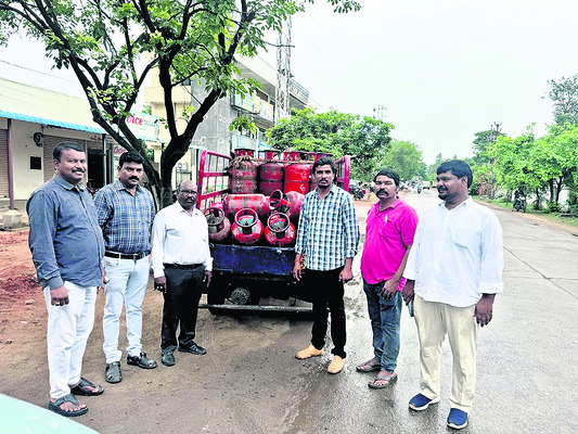 గిరిజనులు అన్ని రంగాల్లో రాణించాలి 1