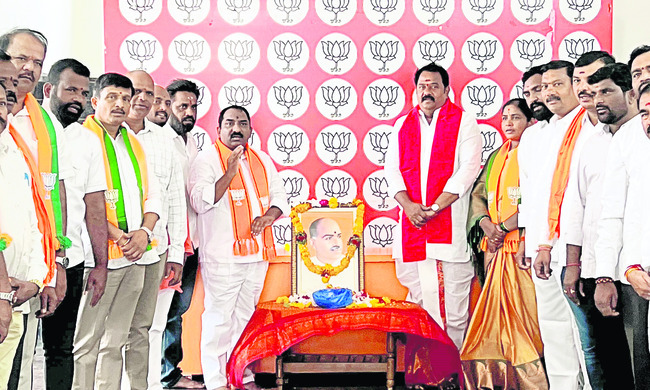 ‘శ్యామ ప్రసాద్‌ ముఖర్జీ ఆశయాలను నెరవేర్చాలి’ 
1