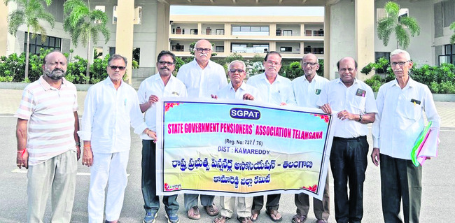 ‘శ్యామ ప్రసాద్‌ ముఖర్జీ ఆశయాలను నెరవేర్చాలి’ 
2