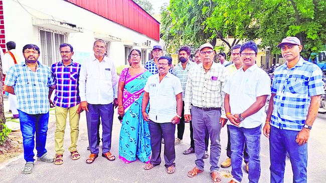 వెల్లువలా వినతులు1