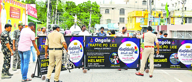 పిడికిళ్లు ఎగసి!2