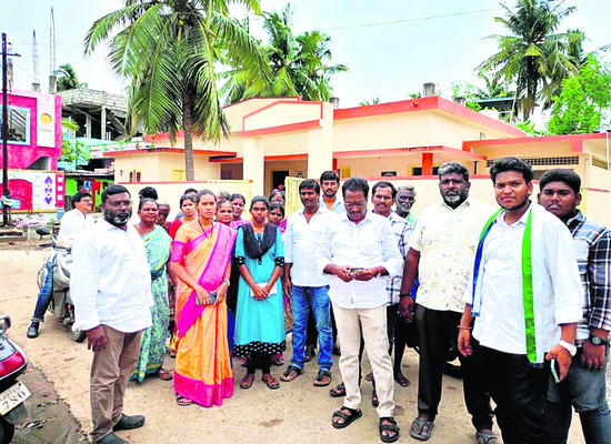 దళితవాడల్లోని స్కూళ్ల విలీనంపై ఆగ్రహం 1