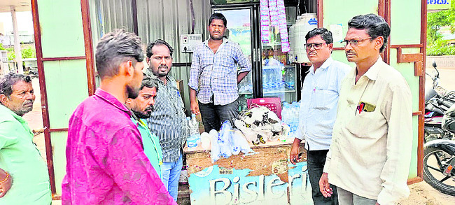 నిషేధం.. ఉత్తిమాటే!1