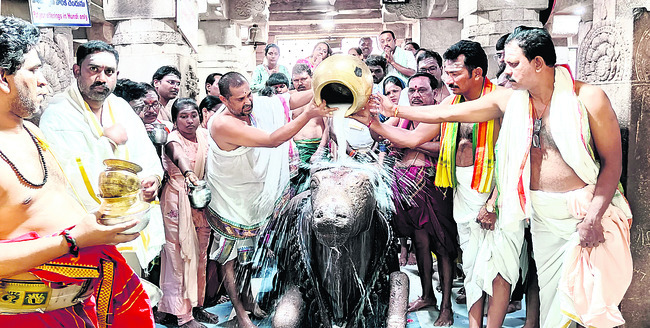 నందీశ్వరుడికి ప్రదోషకాల అభిషేకం 1