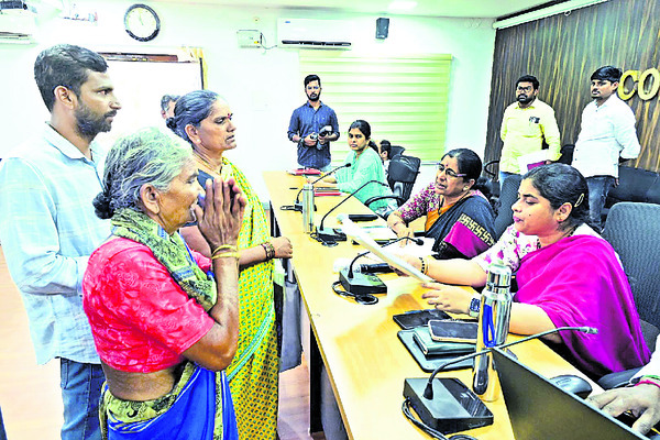 దరఖాస్తులు పెండింగ్ ఎందుకున్నాయి?1