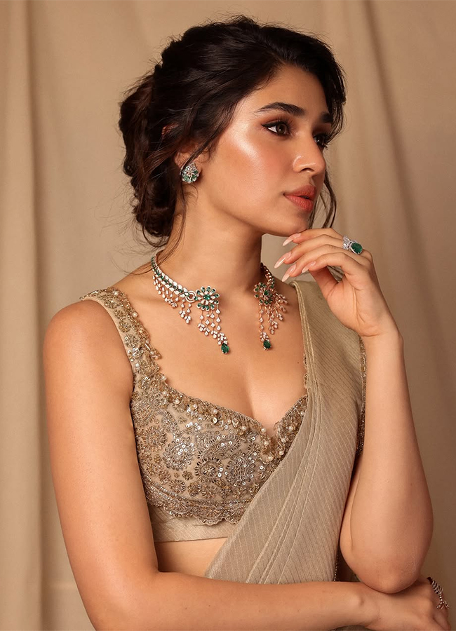 Actress Krithi Shetty Trending Photos3